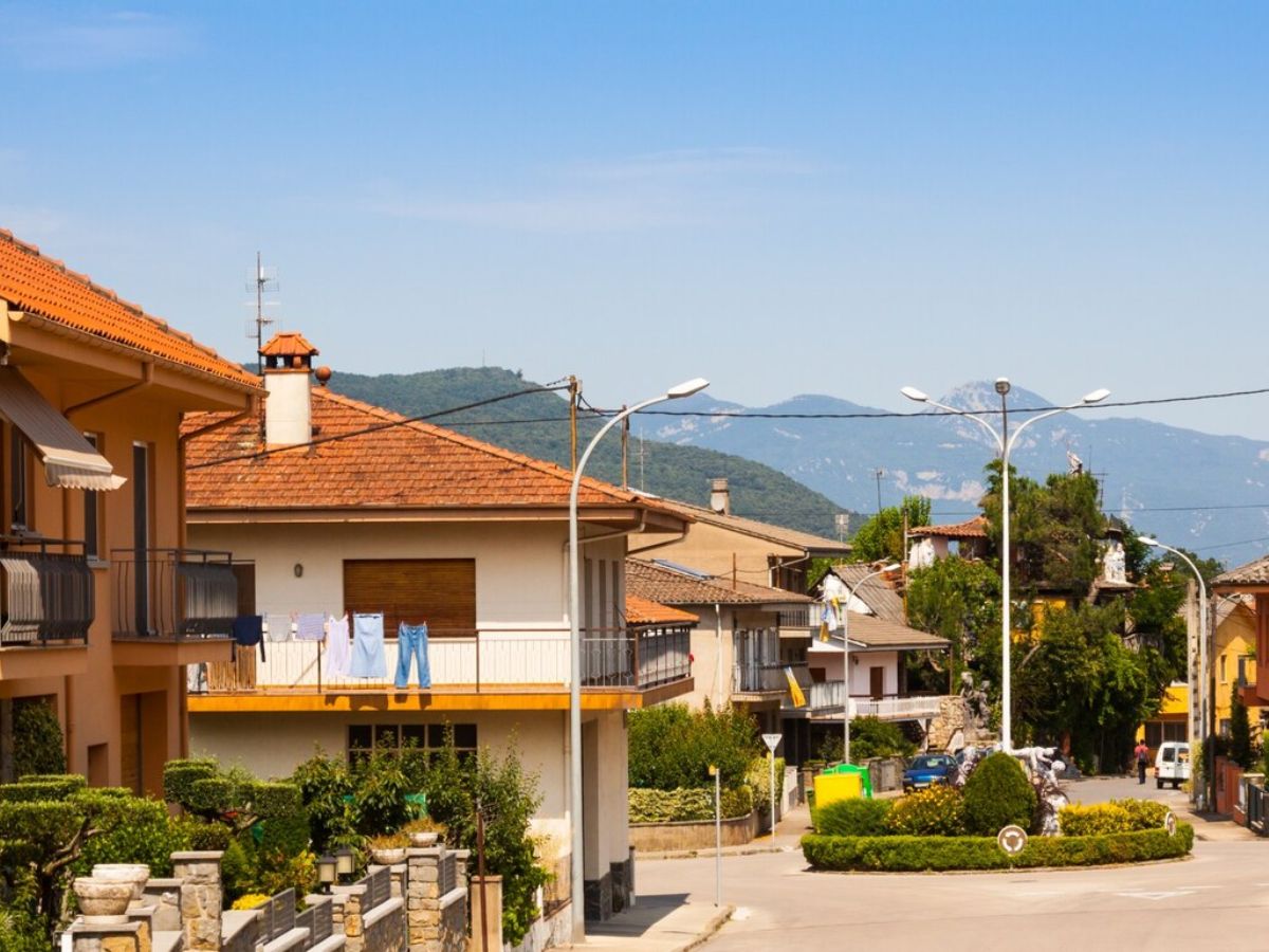 Should You Buy a House Now or Wait