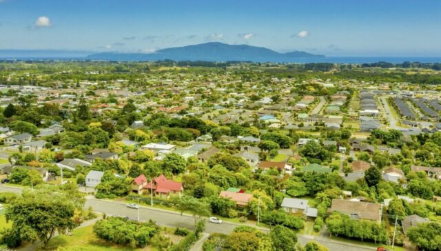 Ultra-Wealthy Investors Are Turning to Real Estate for Diversification, Survey Finds