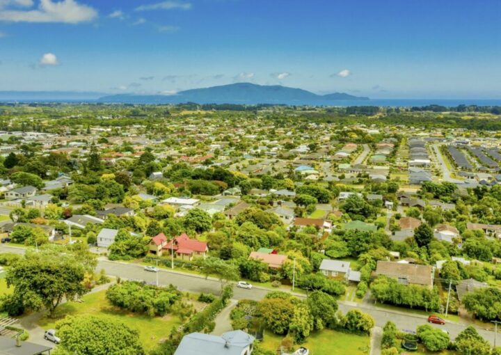 Ultra-Wealthy Investors Are Turning to Real Estate for Diversification, Survey Finds