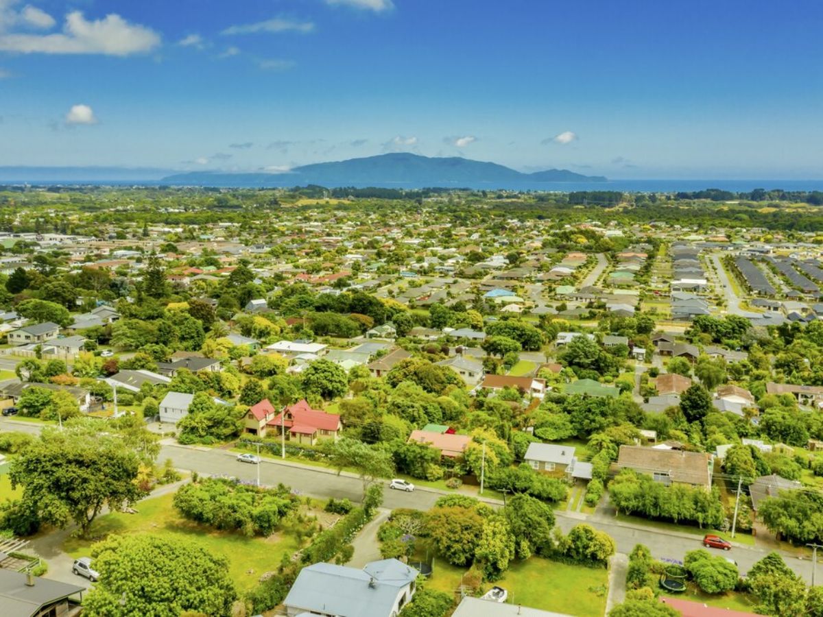 Ultra-Wealthy Investors Are Turning to Real Estate for Diversification, Survey Finds