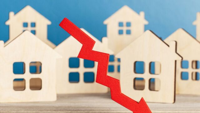 U.S. Housing Market ‘Underperforming’ As Third of Homes Take Price Cut