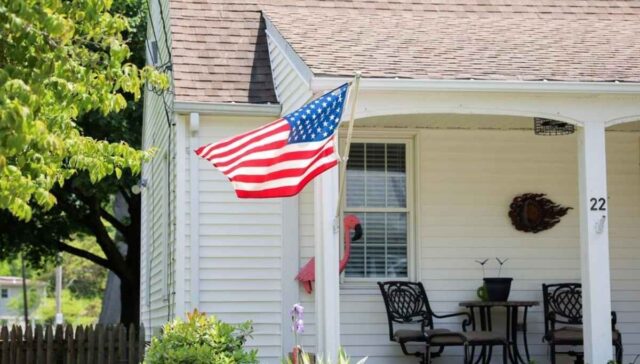 Real Estate Brokerages Clash Over Home Listing Practices